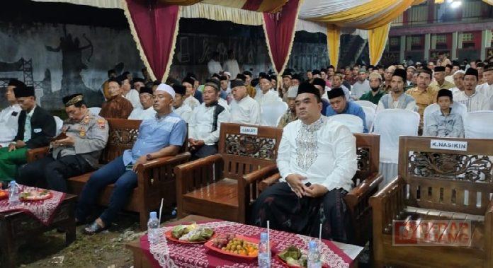 Edy Ariyanto Salurkan Dana Aspirasi, KH. Ahmad Nasikin Ajak Warga Bersyukur