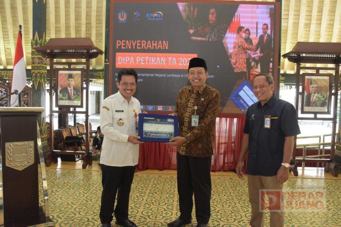 Bupati Wonosobo, Afif Nurhidayat Serahkan DIPA TA 2023