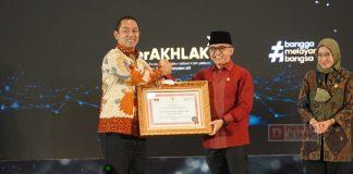 Mas Hendi Terima Penghargaan Inovasi Pelayanan Publik untuk LKPP RI