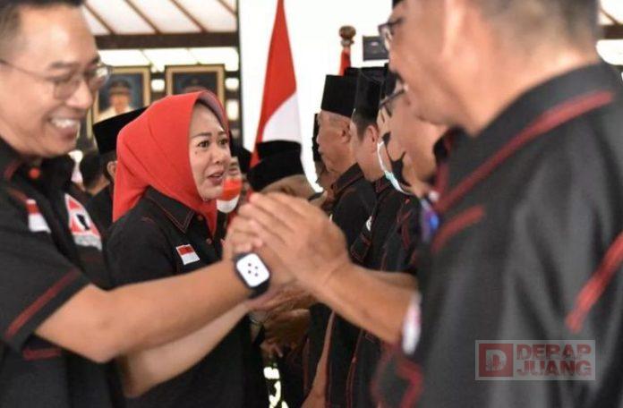 Menjadi Marhaenis, Bupati Tiwi Lawan Kemiskinan dengan Politik Anggaran