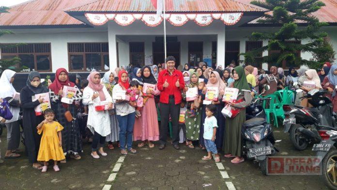 PDI Perjuangan Banjarnegara Bagikan Makanan Pendamping ASI Kepada Ibu Hamil dan Balita