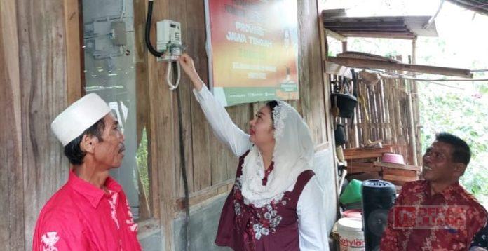 Paramitha Turunkan Bantuan Pemasangan Listrik Gratis 1.086 Titik di Brebes