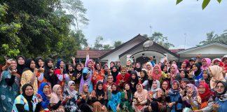 Peringati Hari Ibu, Samsudin Tirta Senam Bersama Ibu-ibu Berdaster