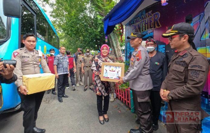 Persiapan Nataru, Sri Sumarni Lakukan Peninjauan Harga di Pasar Tradisional