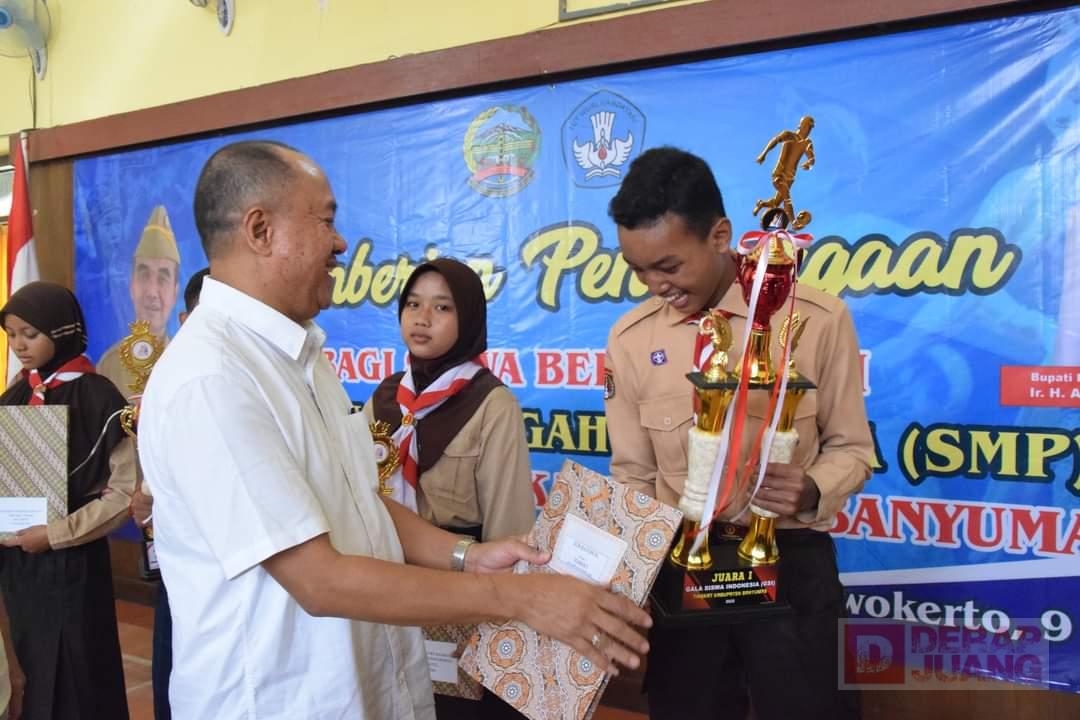 Sadewo Beri Penghargaan Kepada 103 Pelajar SMP Berprestasi | 2025