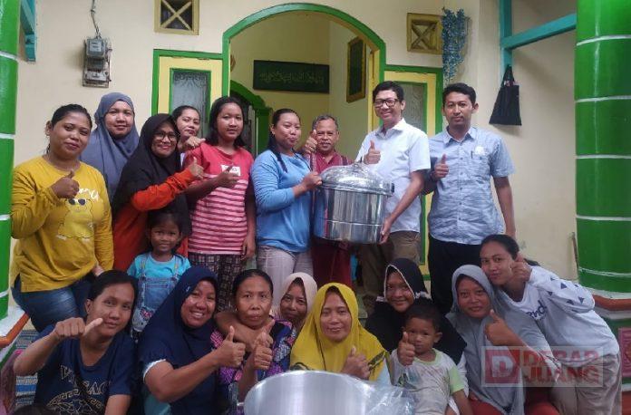 Salurkan Bantuan, Donny Turut Berikan Arahan pada Anggota Poklahsar Mandiri Mulia