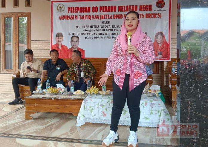 Tingkatkan Hasil Nelayan, Kader Banteng Brebes Bagikan 80 Perahu Sekoci