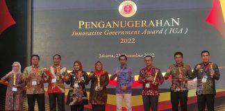 Tri Yuli Setyowati Terima Penghargaan Innovative Government Award Tahun 2022