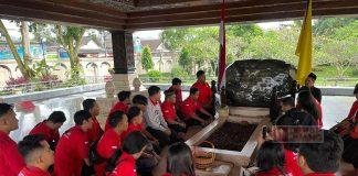 Komunitas Juang Surakarta Gelar Ziarah ke Makam Bung Karno