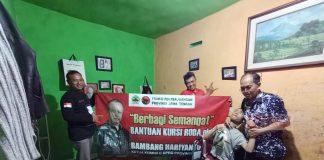 Bambang Widodo Serahkan Bantuan Kursi Roda Kepada Penyandang Disabilitas
