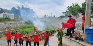 Banteng Pati Lakukan Gerakan Penghijauan dan Bersih-Bersih Sungai