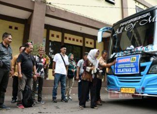 Bupati Tiwi Lepas Keberangkatan Perangkat Desa Ikuti Silatnas