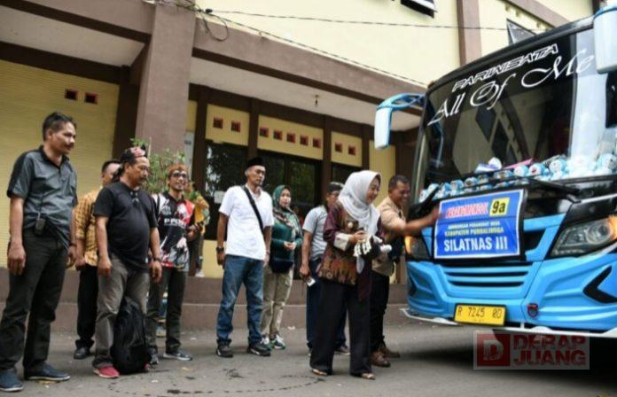 Bupati Tiwi Lepas Keberangkatan Perangkat Desa Ikuti Silatnas