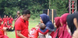 Cegah Stunting, Banteng Purbalingga Keluar Kandang Bagikan Sembako dan Makanan Bergizi kepada Warga