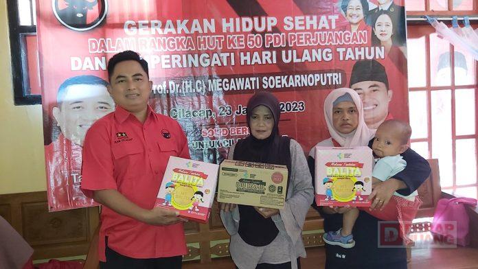 Gerakan Hidup Sehat, Pujiyono Bagikan Makanan Bergizi di Bantarsari