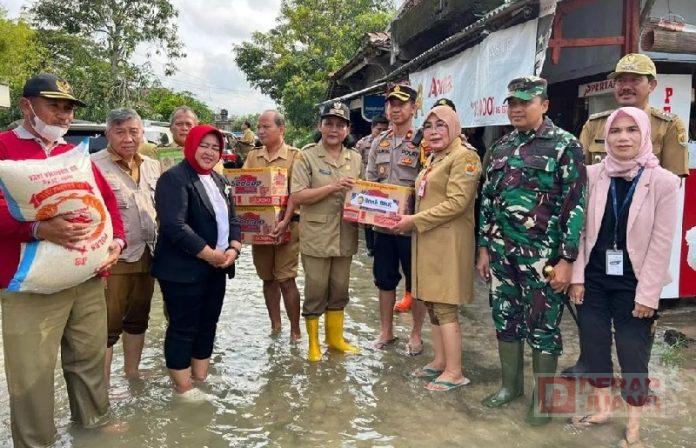 Hadapi Cuaca Ekstrim, Sri Sumarni Tinjau Lokasi Terdampak Banjir
