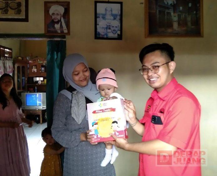 Hari Gizi Nasional, Sejumlah KomadanTe Kota Pekalongan Bagikan Biskuit Tambahan (2)