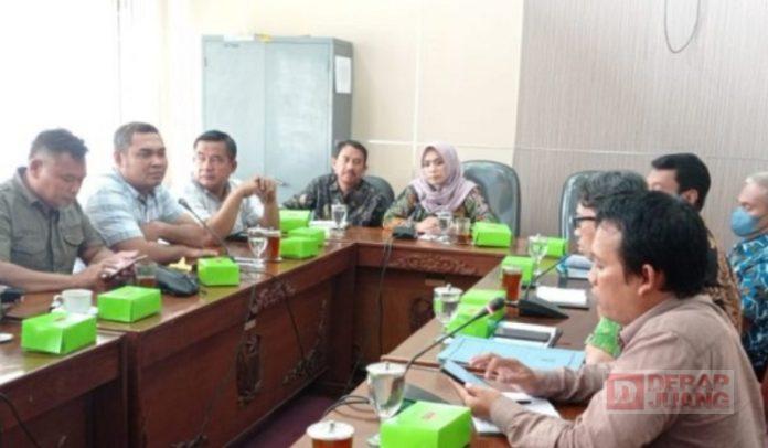 Jalan Ruas Bumirasa-Panumbangan Kualitasnya Diragukan