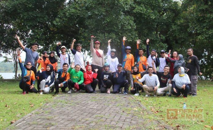 Jumat Sehat, Mbak Etik Gowes Bareng Pegawai ASN Dinkominfo Blora