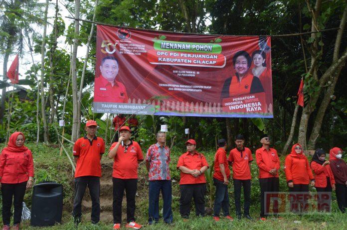 Lakukan Aksi Penghijauan, DPC PDI Perjuangan Cilacap Tanam Pohon