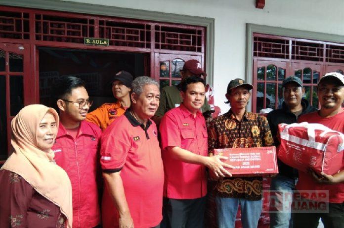 Mas Dede Beri Bantuan Korban Banjir di Kota Pekalongan