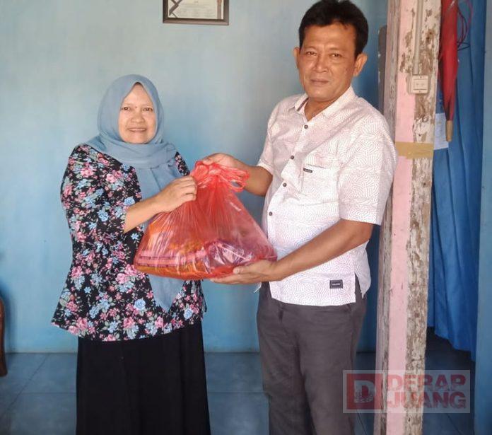 Peringati HUT Partai ke-50, Edwi Yulianto Berikan Sembako Kepada Senior Partai