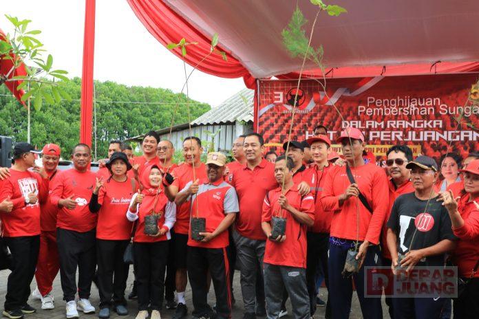 Perkuat Sabuk Pantai, PDI Perjuangan Kota Semarang Lakukan Penanaman Pohon