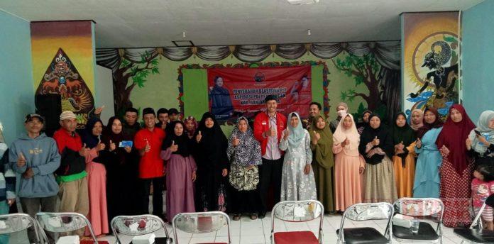 Purwono Bagikan PIP Aspirasi Utut Adianto di Kecamatan Pejawaran