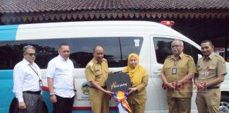 Sadewo Serahkan 1 Unit Ambulance dari Bank Jateng Kepada RSUD Banyumas