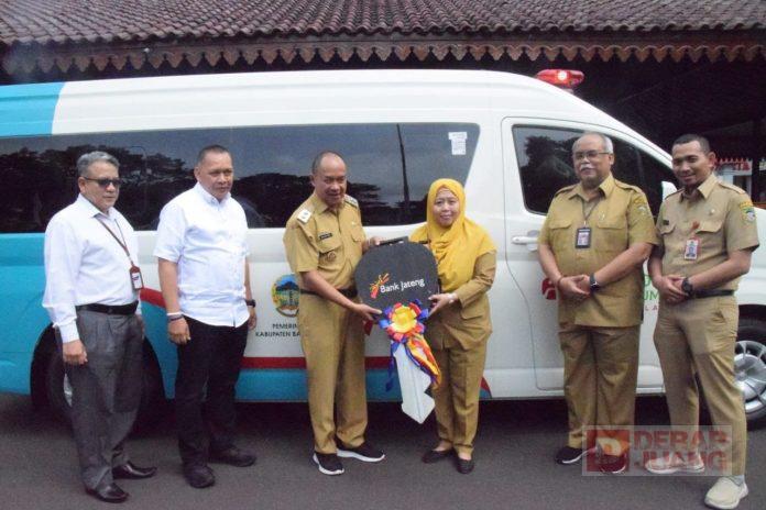Sadewo Serahkan 1 Unit Ambulance dari Bank Jateng Kepada RSUD Banyumas