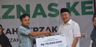 Sadewo Serahkan Bantuan Asuransi Ketenagakerjaan Kepada 2000 Penderes