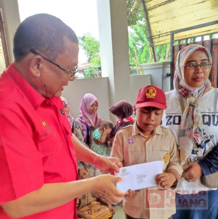 Salurkan PIP Mbak Puan, Kenedi Semoga Membantu Biaya Pendidikan