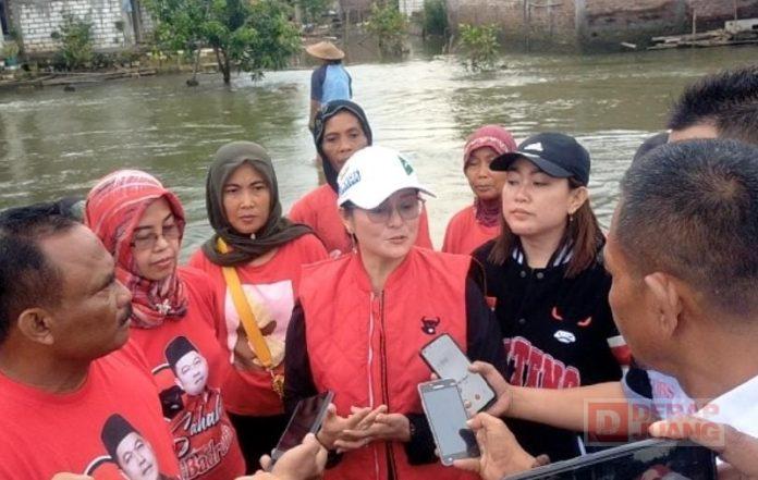 Srikandi Banteng Pati Bahu Membahu Beri Bantuan 750 Makanan di Banjarsari