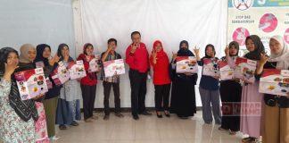 Warid Bagikan 50 Kompor Gas Kepada Pelaku UMKM di 3 Desa Binaannya