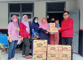 Jekri Supriyanto Salurkan Bantuan Makanan Pendamping