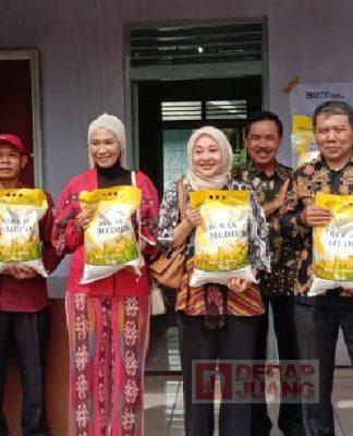 Dua Srikandi Banteng Sragen Gelar Operasi Pasar Beras Murah