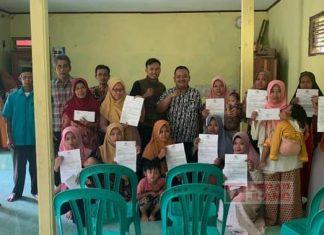 Bagikan Beasiswa PIP, Bayu Aji Harap Siswa Tambah Semangat Belajar