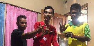 Budi Agung Prasetyo Salurkan Alat Bantu Jalan Kepada Seorang Warga Desa Jatisaba