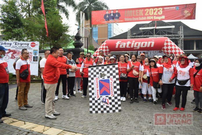 Bung Dance Lepas Rombongan Jalan Santai Dalam Event Bertajuk Gotong Royong(2)