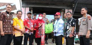 Bupati Demak Serahkan Bantuan kepada 97 KK Terdampak Angin Puting Beliung