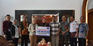 Bupati Grobogan Terima Penyerahan Lampu Penerangan Jalan