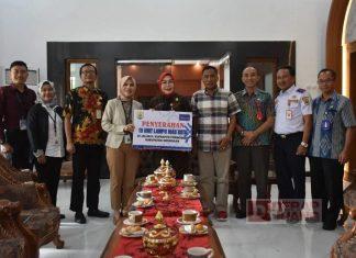 Bupati Grobogan Terima Penyerahan Lampu Penerangan Jalan