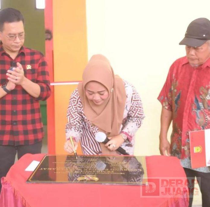 Bupati Tiwi Dorong Lumbung Pangan Masyarakat Jadi Produsen Beras Kemasan