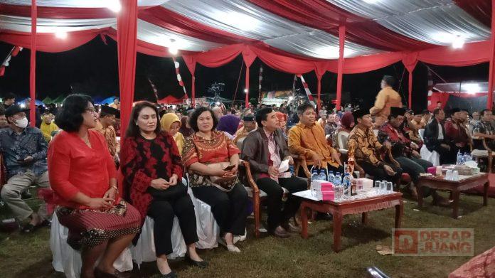 Dekat Wong Cilik, Endang Retnawati Hadiri Acara Adat Sedekah Bumi di Sendang Gede(2)