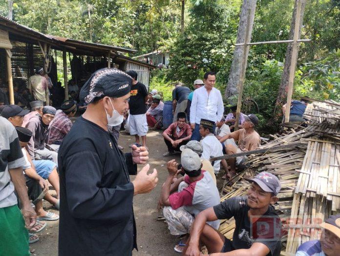 Jasmin Ikut Lestarikan Adat Budaya Jarohan di Masjid Saka Tunggal Cikakak