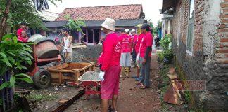 Kerja Bakti Bangun Jalan Setapak Tegalkamulyan, Taufik Turut Berikan Bantuan