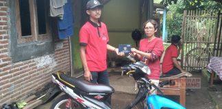 Maknai Jumat Berkah, Taufik Berikan Bantuan Sepeda Motor