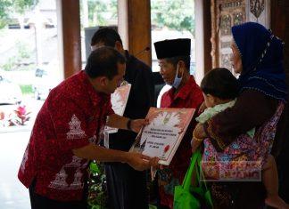 Ngesti Nugraha Serahkan Bantuan Kepada Warga Terdampak Bencana