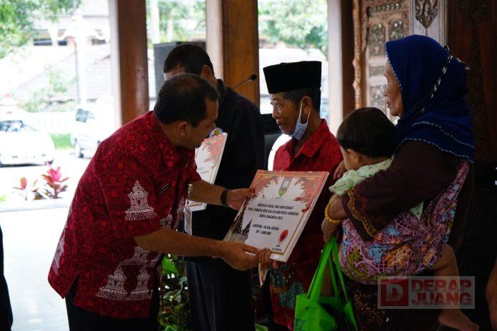 Ngesti Nugraha Serahkan Bantuan Untuk Warga Terdampak Bencana