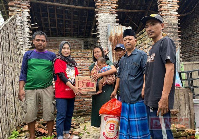 Raut-Bahagia-Sunarto-dan-Eni-Kala-Ragil-Tresna-Berikan-Bantuan-Rehab-Rumah-2